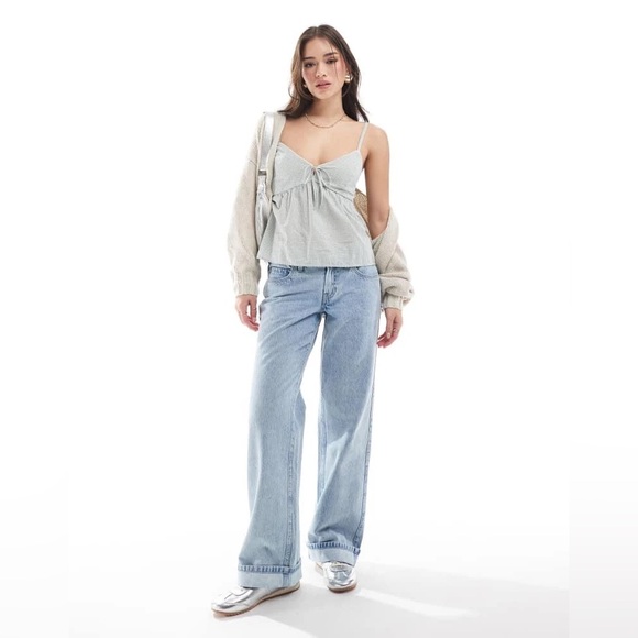 NWT Hollister Low-Rise Baggy Jeans Light Wash Size 2 Short